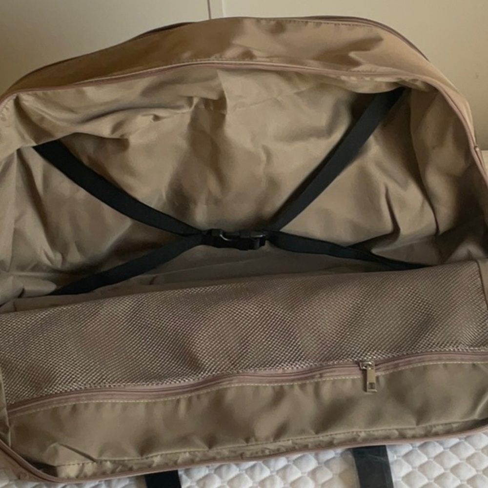 Avon Weekender Travel Bag - Picture 5 of 12
